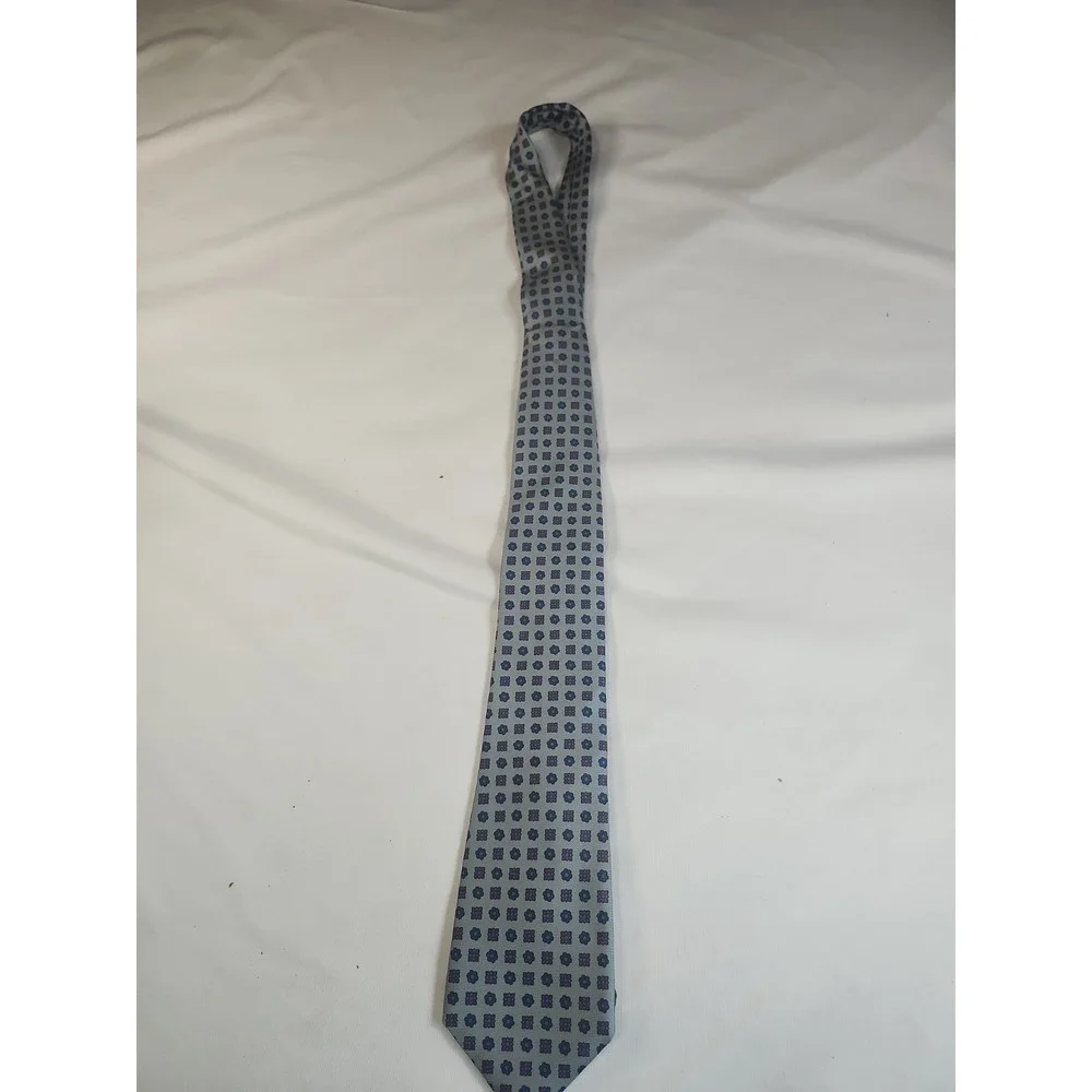 Oleg Cassini Neck Tie 100% Silk From Italy Made In The USA